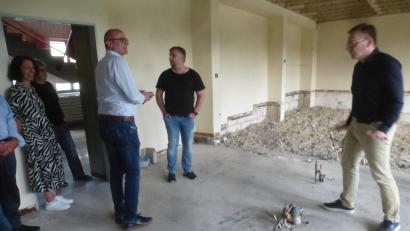 Bild: mad
Die Schulsanierung in Schwarzhofen konnte genehmigt werden. Unter Vorbehalt war vorläufig von etwa 3.500.000 Euro gesprochen worden.