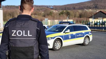 Symbolbild: Hauptzollamt Regensburg
Bei einem Großeinsatz des Zolls in der Oberpfalz wurden Drogen, Waffen und Bargeld sichergestellt.