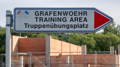 Archivbild: Armin Weigel/dpa
Auf dem Truppenübungsplatz gibt es Ende Juni Übungen, die deutlich hörbar sind - auch nachts.