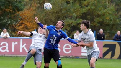 Bild: war
Der SV Etzenricht setzt in der Landesliga auf eine gesunde Mischung aus erfahrenen und jungen Spielern. Einer der Routiniers ist Stephan Herrmann, der seit 2008 wieder das Etzenrichter Trikot trägt.