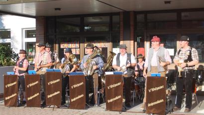 Archivbild: pi
"D'Woihauser Straßenmusikanten" um Dieter Hanauer (Zweiter von rechts) sind bei den Sommerserenaden mit dabei.