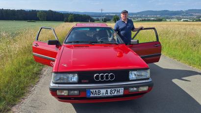 Bild: bl
Hans Mutzbauer ist seiner "Jugendliebe" treu: Seit 17 Jahren gehört ihm dieser Audi Coupé, von dem er schon mit 18 Jahren träumte.