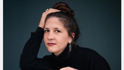 Bild: Benjamin Zibner/exb 
Sara Klatt stellt ihren Debüt-Roman "Das Land, das ich Dir zeigen will" in der Buchhandlung Volkert vor.