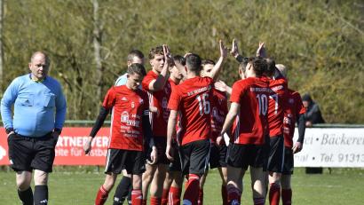 Archivbild: Hubert Ziegler
Die Spieler der DJK Ursensollen freuen sich auf das Auftaktspiel beim letztjährigen Vizemeister 1. FC Rieden.