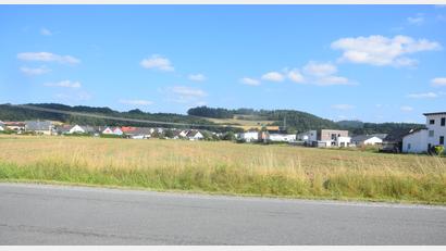 Bild: fz
Heuer läuft die Erschließung Baugebiet Gleitsweg an. Von den 27 Bauplätzen sind bereits zehn im Vorfeld verkauft.