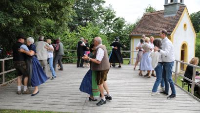 Bild: Felix Schäffer
Beim Tag der Oberpfälzer Volksmusik im Freilandmuseum Oberpfalz kann auch getanzt werden.