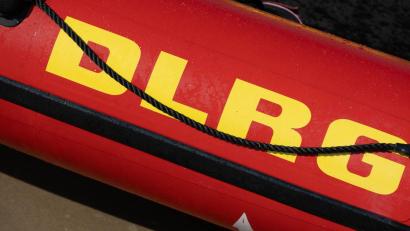 Bild: Stefan Sauer/dpa
Bei den hohen Temperaturen suchten viele Menschen Erfrischung im Wasser - mit teils schlimmen Folgen. (Symboldfoto)