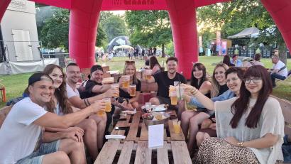 Bild: jua
Diese Geburtstagsgesellschaft hatte sich die Beach-Party als Location zum Feiern ausgesucht.