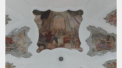 Bild: Georg Lang
Neben diesem zentralen Fresko offenbaren weitere Deckenbilder in einem Zyklus markante Lebensstationen des Propheten Johannes Baptista.