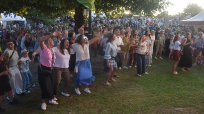 Bild: fz
Laue Temperaturen und italienische Musik – das Burgfest erlebt zum Marktjubiläum ein Revival.