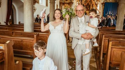 Bild: exa
Bernhard und Ann-Kathrin haben sich in der Kirche St. Martin in Pullenreuth das Jawort gegeben.