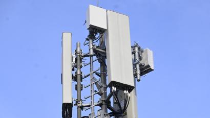 Symbolbild: Roberto Pfeil/dpa
In Wernberg-Köblitz wurde ein neuer Funkmast fertiggestellt.