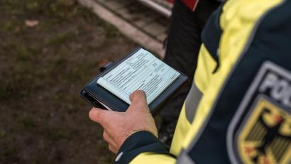 Bild: Bundespolizei
Bei einer Einreisekontrolle haben Beamte der Bundespolizeiinspektion Waidhaus zahlreiche Verstöße gegen die Mitführungspflicht festgestellt.