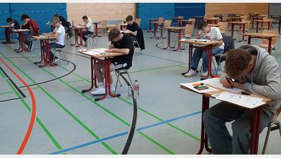 Bild: Stephan Drexler
Die schriftlichen Abschlussprüfungen an der Realschule Stiftland in Waldsassen beginnen am heutigen Mittwoch. Für die Talentklasse war bereits am Montag Start.