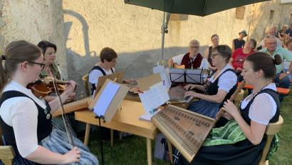 Bild: hdk
Die Stubenmusik des Trachtenvereins Stamm trug sechs Instrumentalstücke vor.