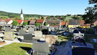 Bild: Portner
Der Stadtrat Schönsee verabschiedet eine neue Satzung für die Friedhofsgebühren in Schönsee (Bild) und Gaisthal.