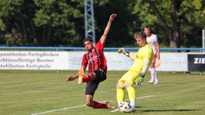Bild: Dieter Jäschke
Jamal Dubois (links) vom SC Luhe-Wildenau trifft mit seinem Team am Donnerstagabend auf den FC Rieden.