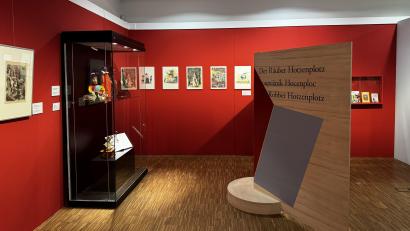 Bild: Stadt Marktredwitz/Pauline Manzke/exb
Im Egerland-Museum in Marktredwitz ist noch bis zum 26. Oktober die neue Sonderausstellung „Ein bisschen Magier bin ich schon – Otfried Preußlers Erzählwelten“ zu sehen.