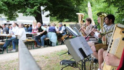Bild: Felix Schäffer/Freilandmuseum Oberpfalz
Im Wirtshaus spielt die Musik beim Tag der Oberpfälzer Volksmusik im Freilandmuseum.
