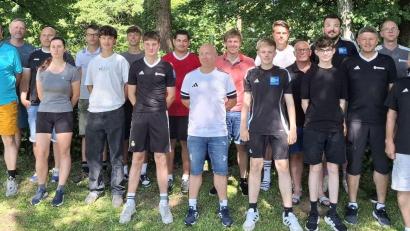 Bild: Willi Hirsch
Die Kreisliga-Schiedsrichter der Gruppe Weiden gehen fit in die neue Saison.