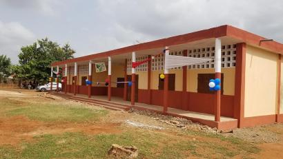 Bild:  PiT Aktion Togo e.V.
Mit Hilfe von Spenden aus dem Landkreis Schwandorf konnte eine neue Schule in Afrika gebaut werden.