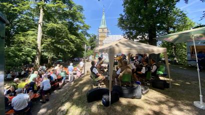 Bild: Ina Piehler
Das Johannisbergfest 2025 in Freudenberg zog wieder viele Besucher aus nah und fern an.