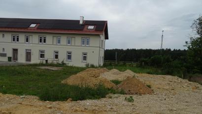 Bild: Houschka
Die Bahn hat zugestimmt, dass vor dem Bahnhof Freihöls ein Kinderspielplatz errichtet werden darf. Eine überraschende Nachricht, mit der kaum einer mehr gerechnet hatte.