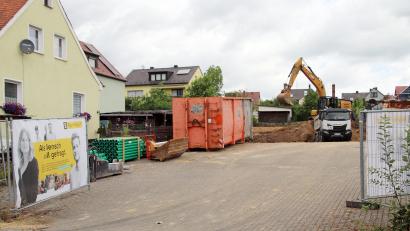 Bild: jma
Auf dem Gelände der ehemaligen Gärtnerei in der Oberen Vorstadt baut Regens Wagner neue Wohnungen für Menschen mit einer Beeinträchtigung.