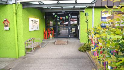 Bild: fdl
Die Kindergärten sind ein Dauerthema im Hirschauer Stadtrat. Hier der Eingang zum Kindergarten St. Wolfgang.