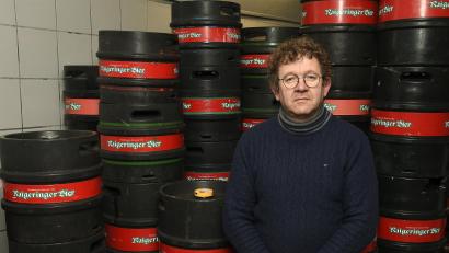 Bild: Petra Hartl
"Es ist einfach schön, wenn die Bratwurststände rauchen und gleichzeitig die Kirchenglocken läuten." Brauerei-Besitzer Martin Sterk ist seit 1985 Festzelt-Wirt auf dem Berg.