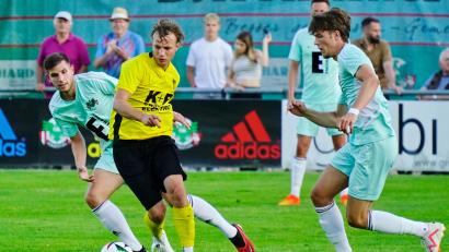 Archivbild: ref
Nach dem Test gegen die DJK Ammerthal folgt für den FC Amberg um Noah Majdic (Mitte) der TV Aiglsbach. Ziel ist es, möglichst viele Spieler einzusetzen.