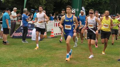 Bild: Hirsch
Start des Hauptlaufes mit 161 Teilnehmern: Der Sieger gewann den 5000-Lauf in hervorragenden 15:40 Minuten.
