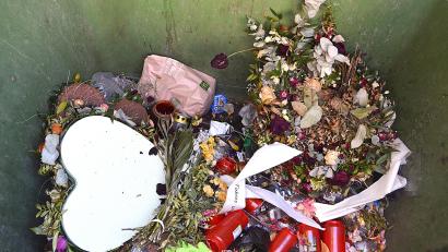 Bild: fdl
Mülltrennung ist anscheinend für einige Friedhofsbesucher in Hirschau ein Fremdwort.