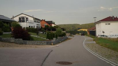 Bild: wel
Aufgrund der Hanglage des letzten Grundstücks auf der rechten Seite des Baugebiets "Horneckfeld" wurden Befreiungen vom Bebauungsplan beantragt, die einstimmig vom Gemeinderat genehmigt wurden.