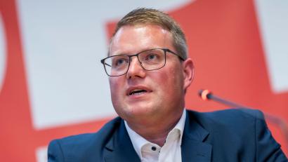 Archivbild: Peter Kneffel/dpa
Holger Grießhammer lud einen Alleinunterhalter zum Sommerfest der SPD-Landtagsfraktion ein.