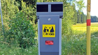Bild: ld
Die Bestimmung, dass bei Nichtbenutzung der Hundeboxen ein Bußgeld verhängt werden kann, soll nach Anregung von Wolfgang Doleschal (CSU) durch den Hinweis ersetzt werden, dass dies geschehen werde.