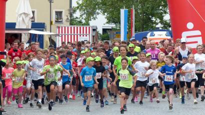 Bild: mfh
Die Läufer waren beim Start des Stadtlaufs in Sulzbach-Rosenberg nicht zu halten.
