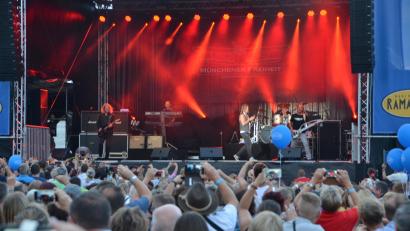Archivbild: dob
Am 12. Juli wird es beim Oberpfalz-Festival auf dem Tännesberger Sportplatz rockig. Das Bild zeigt das Open-Air im Jahr 2018.