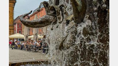 Bild: Stephan Huber
Der Hochzeitsbrunnen am Amberger Marktplatz, ist bei jedem Wetter schön.