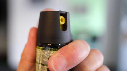 Symbolbild: Bernd Weißbrod/dpa
Ein 52-Jähriger attackierte einen Mann in Hof mit Pfefferspray.