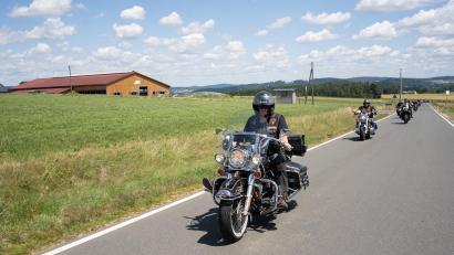 Bild: Marlena Haberkorn/Motorradfreunde Erbendorf
Die Motorradfreunde Erbendorf waren auf einer Strecke bei Friedenfels unterwegs.