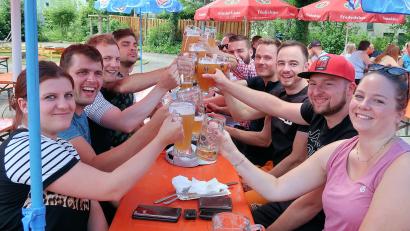 Archivbild: bsc
Das alle drei Jahre stattfindende Friedenfelser Bürgerfest ist beliebt bei Alt und Jung. Als Festplatz steht in diesem Jahr das Rondell mit seinen großen Schatten spendenenden Bäumen neben der Brauerei zur Verfügung.