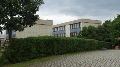 Bild: Houschka
An der Mittelschule Schmidgaden wird es laut Planung im neuen Schuljahr keine fünfte Klasse mehr geben. Wohin dann Jungen und Mädchen gehen sollen, deren Eltern eine Ganztagsbetreuung wünschen, ist fraglich. Denn in Schwarzenfeld gibt es lediglich drei solcher Plätze, die noch frei sind.
