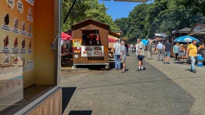 Bild: Stephan Huber
Es ist heiß auf dem Amberger Bergfest. Am Mittwoch, 2. Juli, um 14.30 Uhr exakt 35,1 Grad. Gemessen an der Wetterstation in Ammersricht.