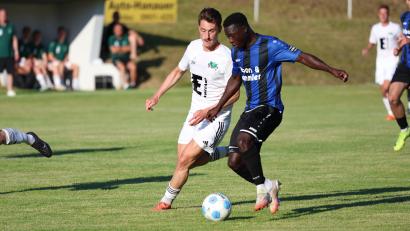 Bild: Dieter Jäschke
Gastspieler Papu Mendes (rechts) erzielte für die SpVgg SV Weiden das 1:0.