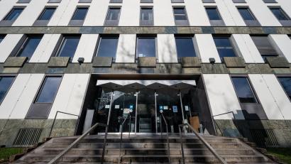 Symbolbild: Armin Weigel/dpa
Eine 20-jährige Patientin des Bezirkskrankenhaus Wöllershof soll mehrfach versucht haben, Mitpatientinnen zu töten. Am Landgericht Weiden begann nun der Prozess gegen die Frau.