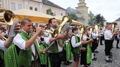 Archivbild: kro
Mit dem "Larida"-Marsch eröffnen die Blaskapellen das 43. Bürgerfest.