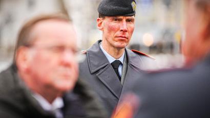 Bild: Kay Nietfeld/dpa
Generalmajor Christian Freuding, hat das Vertrauen von Minister Boris Pistorius (links). Der macht ihn nun zum Inspekteur des Heeres.
