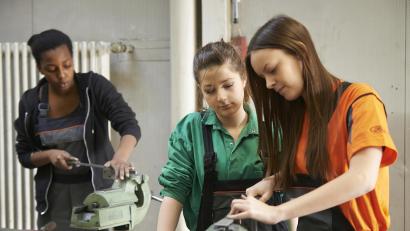 Symbolbild: Mareike Tocha/Ford-Werke GmbH/obs
Am Gregor-Mendel-Gymnasium in Amberg fand die Abschlussveranstaltung der Girls’Day Akademie 2025 statt.