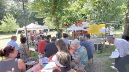 Bild: gz
Die Festmesse im Freien beim Lehrbienenstand zelebrierte Pfarrvikar Basil und für die musikalische Begleitung sorgte der Kirchenchor.